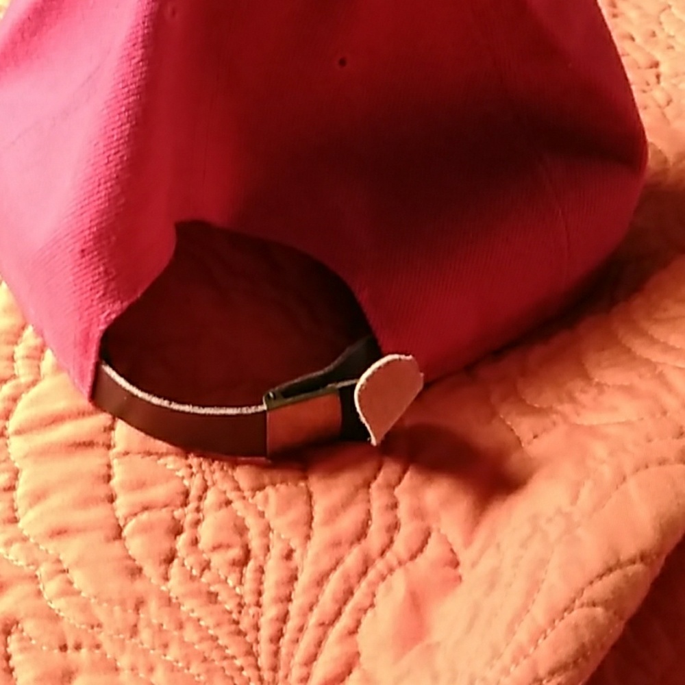 Pink dolphin hat - Picture 3 of 3